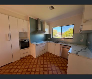 14 Patterson Rd, Bentleigh, Vic 3204 - Photo 6