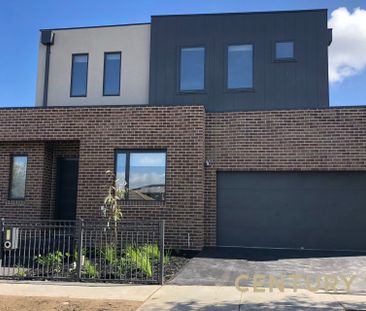 Spacious & Stylish Living in Prime Dandenong Location - Photo 4