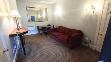 3 bedroom flat to rent - Photo 2