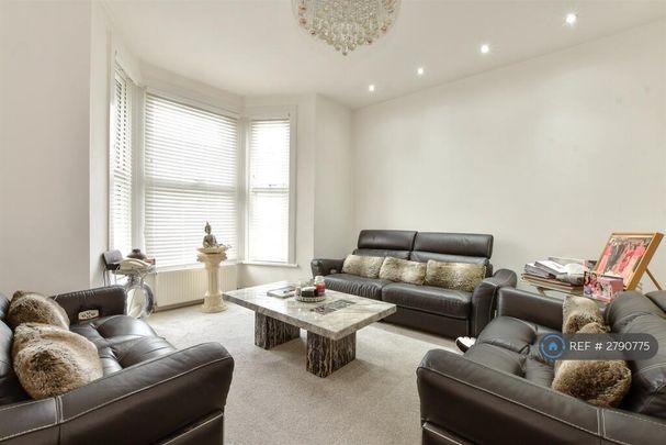 5 bedroom detached house to rent - Photo 1