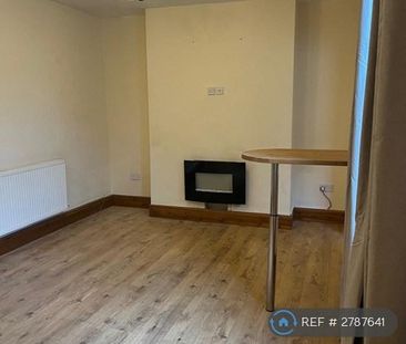 2 bedroom end of terrace house to rent - Photo 2