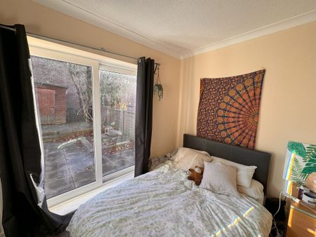 Burnholme Grove, Tang Hall - P1480 - Photo 4