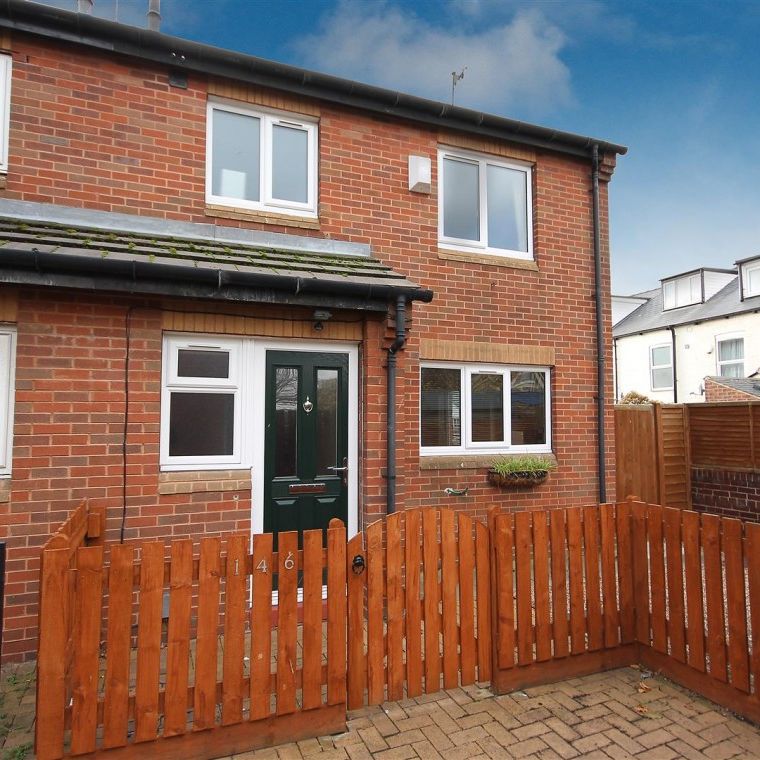 3 Bedroom House - Semi-Detached To Let - Photo 1