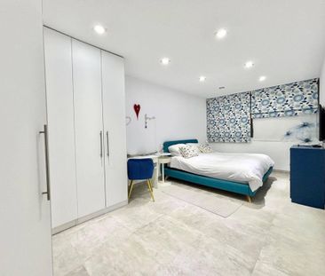 3 room luxury House for rent in Marbella, Andalusia - Photo 1