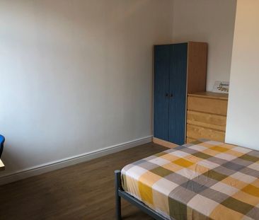 7 Bed Semi-Detached House, Lenton Boulevard, NG7 - Photo 4