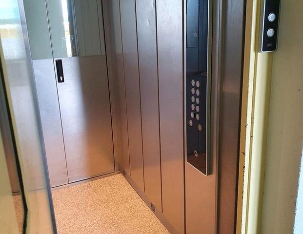 Renovierte 3-Zimmer Wohnung mit Küche, Loggia, Aufzug u Keller - Foto 1