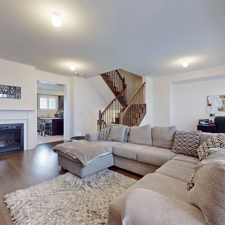 For Lease - 7 Cornerside Way, Whitby, Ontario - Photo 1