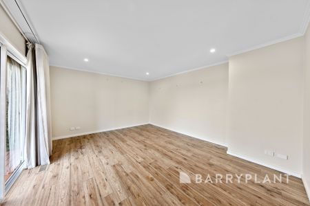 Spacious Multi-Level Family Home in Gowanbrae With Amazing City Views - Photo 2