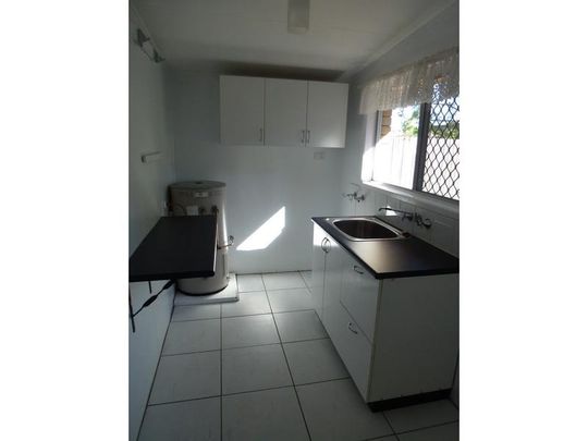 3 BEDROOM HOUSE - WEST MACKAY - Photo 1