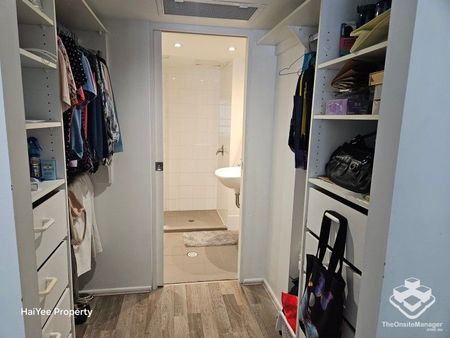 Spacious 2 Bedroom + Study Apartment in Prime South Brisbane Location - Photo 4