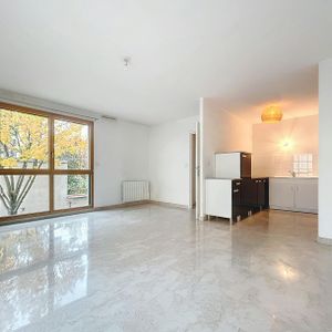 Lyon 8ème : Agréable T2 avec garage - Photo 2