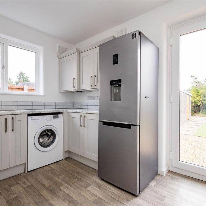 2 bedroom bungalow to rent - Photo 1