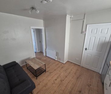 1 Bed Flat, The Ridgeway, NW9 - Photo 6