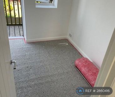 2 bedroom maisonette to rent - Photo 3
