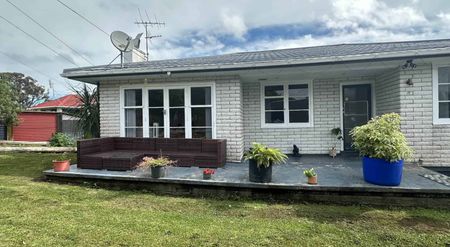 Spacious 3-Bedroom Family Home – Fully Fenced... - Photo 5