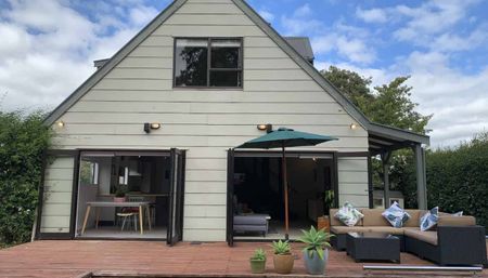 Large and Sunny Home for Rent in Otaki - Photo 5