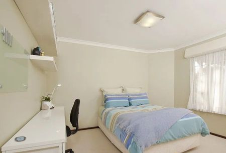 Family Home in Fantastic Location - Photo 4