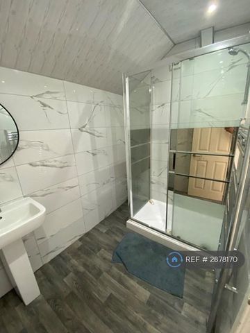 1 bedroom in a house share to rent - Photo 3