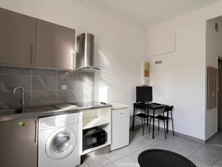 Location Appartement 1 pièce 19m² MARSEILLE 6ème - Photo 2