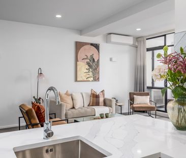 Stylish Furnished City Apartment – Character, Comfort & Convenience - Photo 1