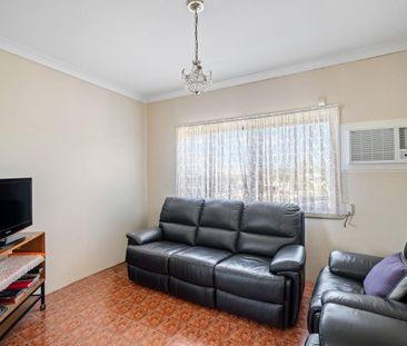 Four Bedroom Home In Prime Location - Photo 2