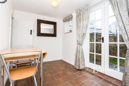 3 bedroom detached house to rent - Photo 4