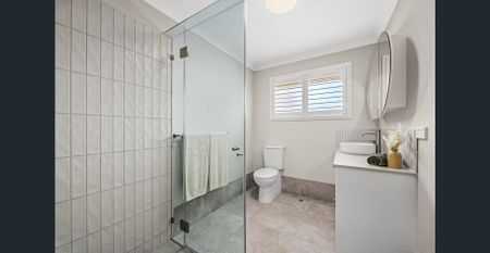 As-new Terrace Home with an Expansive Yard! - Photo 2