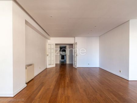 4 room luxury Flat for rent in Porto, Portugal - Photo 5