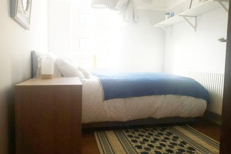 1 bedroom in a flat share to rent - Photo 2