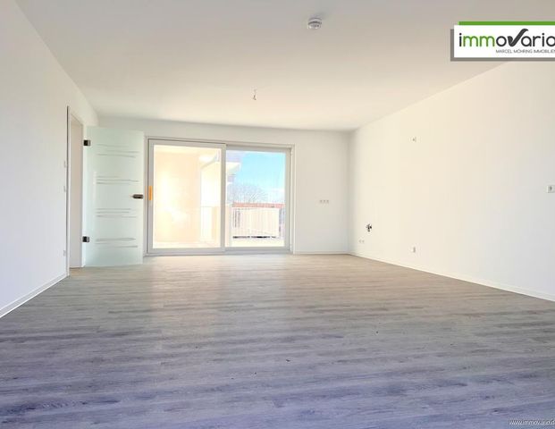 3-Raum-Wohnung mit Tageslichtbad, Wanne & Dusche, Aufzug, Fußbodenheizung, Balkon & großer Terrasse - Foto 1