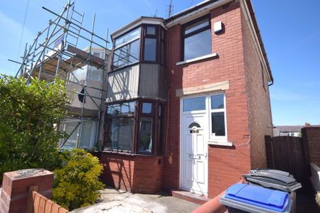 3 bedroom semi-detached house to rent - Photo 3