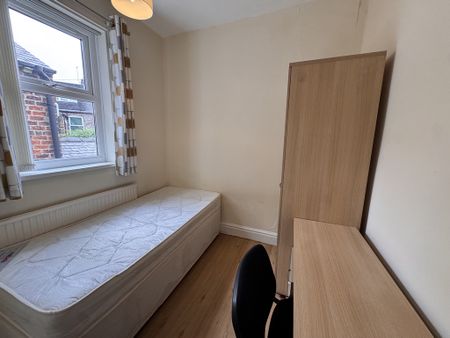 Brownlow Street, The Groves - P1004 - Photo 2