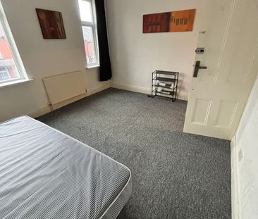 Room in a Shared Flat, Ashley Lane, M9 - Photo 5