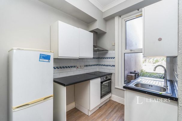 Studio to rent - Photo 1