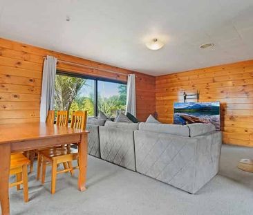 Cozy and private, 3-bedroom home with plenty of outdoor space - Photo 5