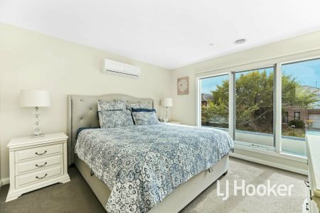 Prestigious Lakeside Living! - Photo 4