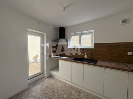 Location Appartement 4 pièces 89m² SETE 34200 - Photo 2