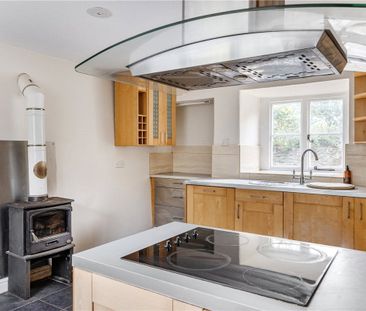A pretty period detached house in the popular village of Mells with... - Photo 5