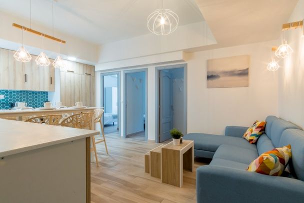 Precious room in Eduardo Marquina street - Photo 1