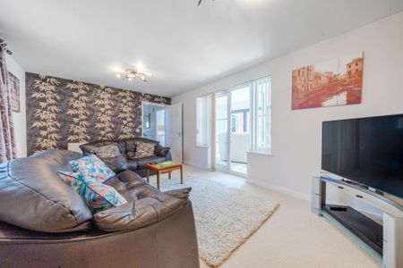 4 bedroom detached house to rent - Photo 2