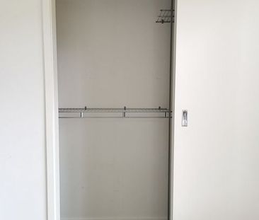 2 Bedroom standalone house in Te Atatu Peninsula - Photo 2