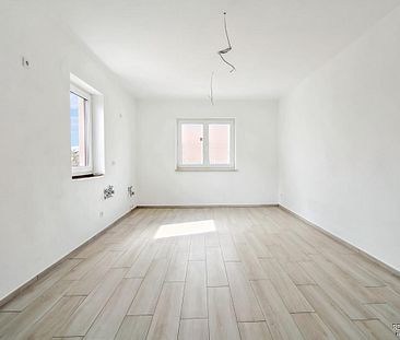 Moderne und großzügige Wohnung mit Einbauküche und Süd-Balkon - Photo 3