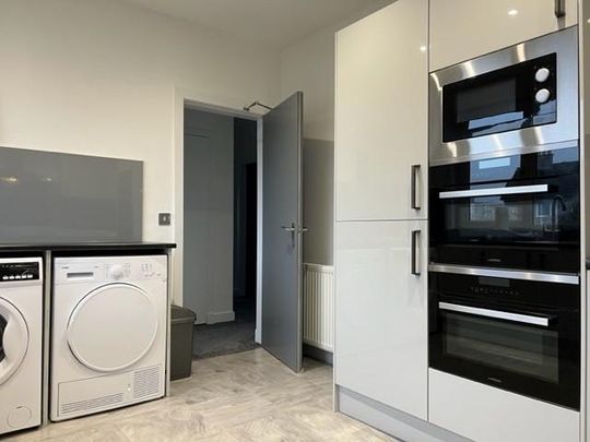 1 bedroom in a flat share to rent - Photo 1