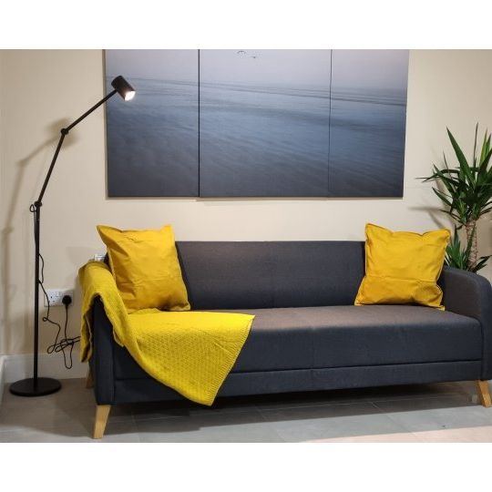 Bed in a twin room for rent in a 7-bedroom apartment in Phib - Photo 1