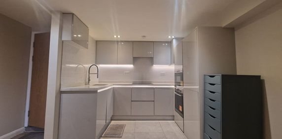 1 Bed Flat, Lavender Hill, SW11 - Photo 2