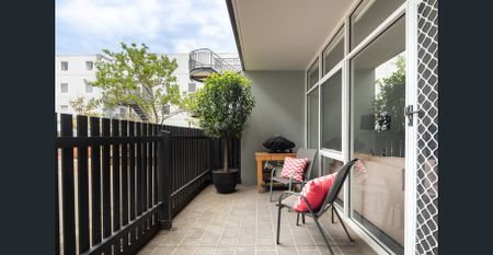 Light-Filled 2-Bed Apartment in Prime Carlton North Location - Photo 5