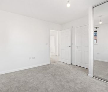 3 bedroom semi-detached house to rent - Photo 6
