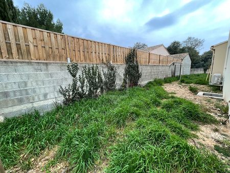 A LOUER VENASQUE ROUTE DE CARPENTRAS - VILLA RECENTE T4 AVEC JARDIN ET GARAGE, - Photo 5