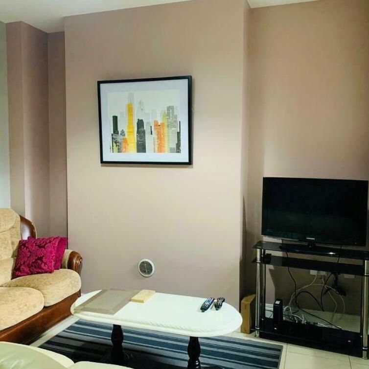 Duncairn Gardens, Room 1, R2 & R5. All Utiliity Bills Included, Belfast, BT15 2GN - Photo 1