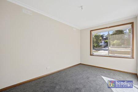 Charming & Convenient Home in Kennington - Photo 3